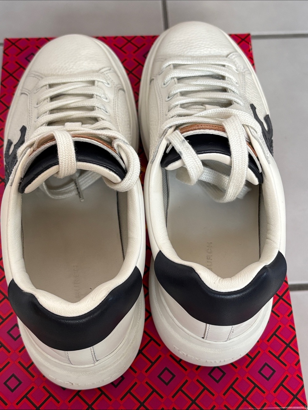 Tory Burch White Leather Signature Platform Sneakers with Navy Blue logo - Picture 7 of 8